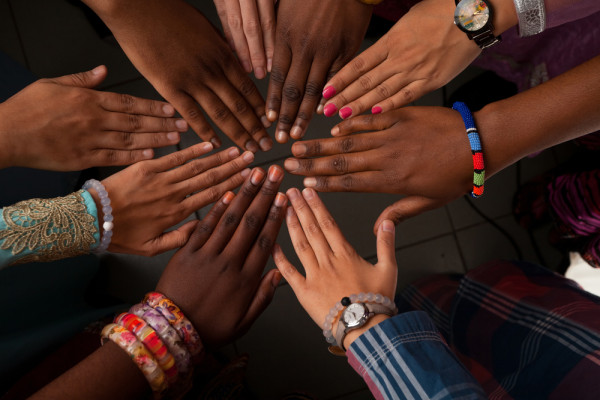 hands_667612264_0.jpg